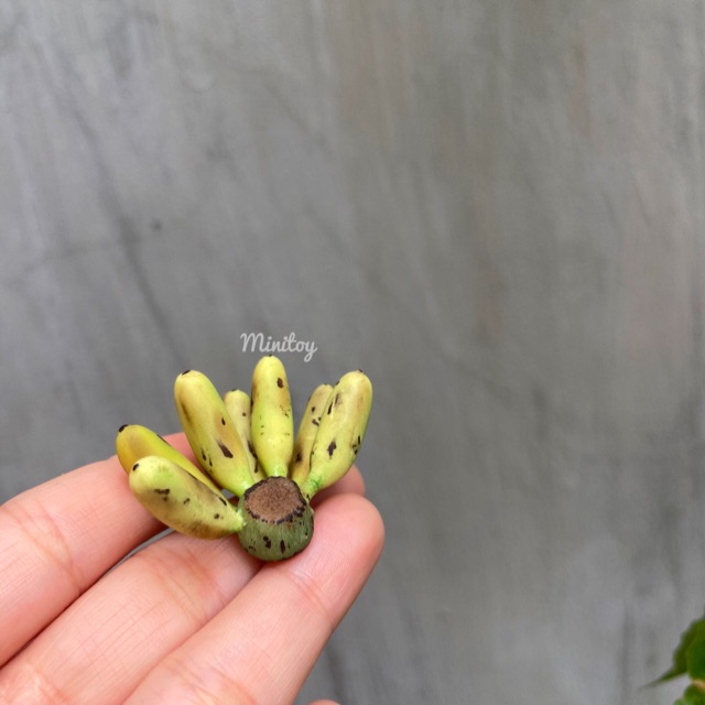 Chuối thu nhỏ bằng đất sét