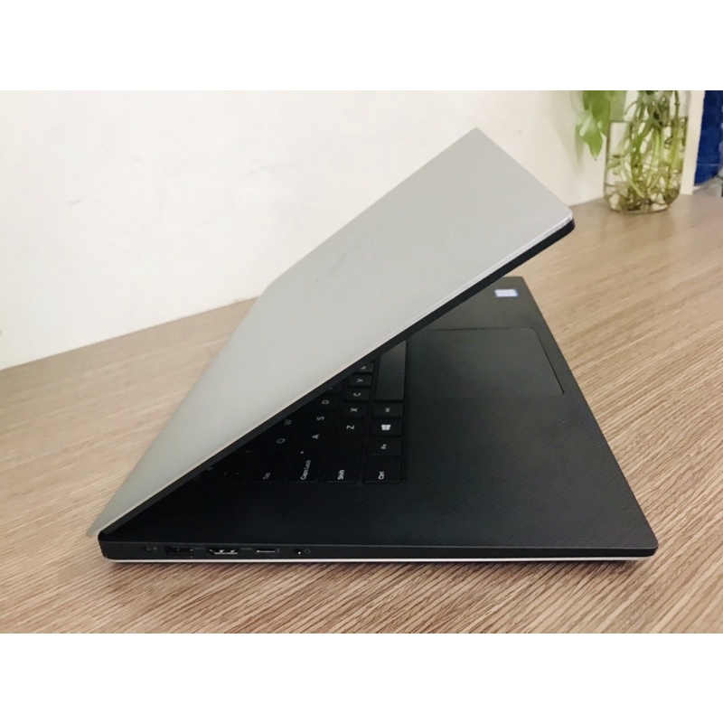 Laptop Dell 5510 cỏre i7 - Đồ hoạ, Thiết kế, Máy trạm giá siêu rẻ cho anh em cần