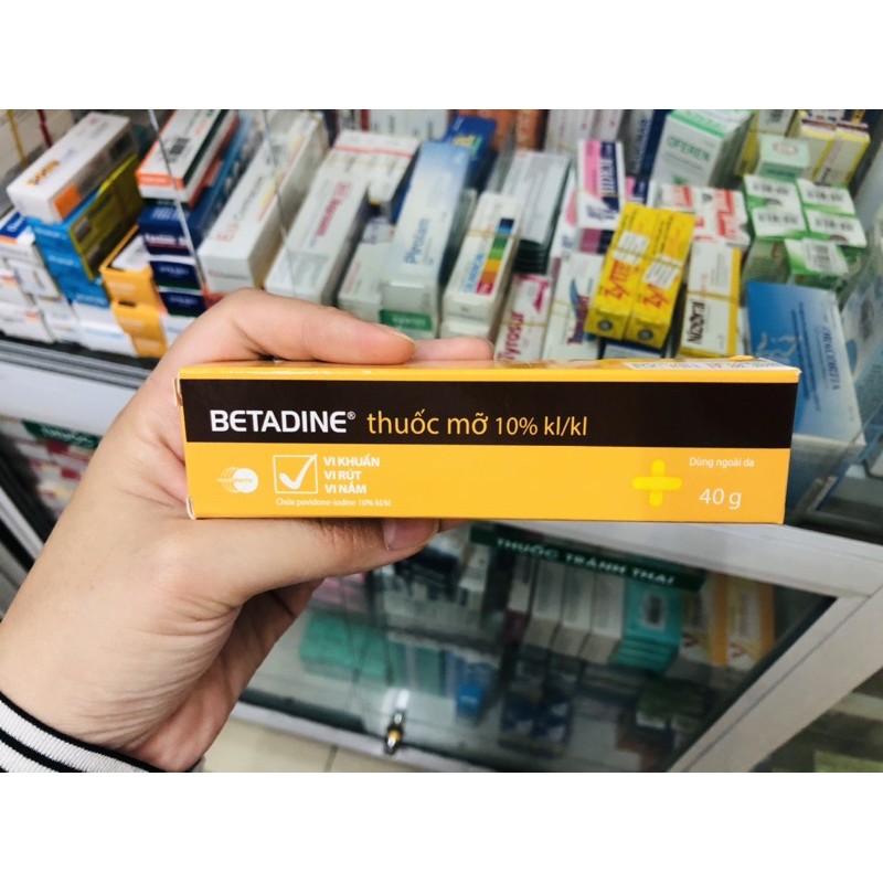 Mỡ bôi ngoài da dùng để sát khuẩn Betadine Ointment 10% (Tuýp 40g)