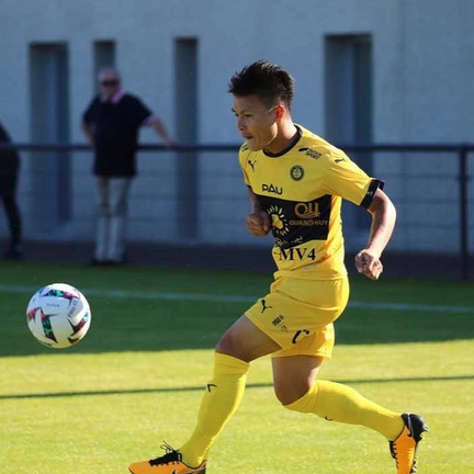 Bộ Quần Áo Bóng Đá Quang Hải Pau FC vàng 2022