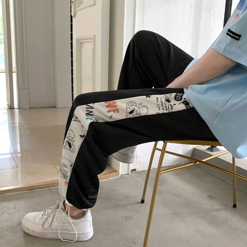 Quần Jogger ông rộng nam nữ Unisex in họa tiết cá tính dây rút điều chỉnh gâu mặc được 2 kiểu để suông hoặc bo gấu. VL2