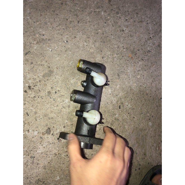 Tổng phanh 6700 xe forland 9,9 tạ  1 tấn ren bắt dầu phi 10 và phi 12