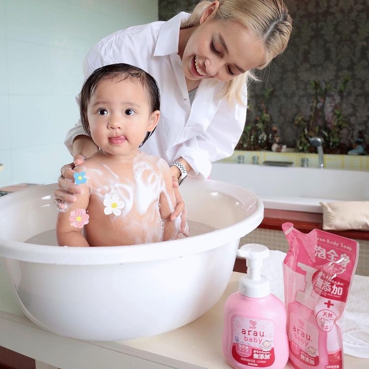 Sữa tắm gội hữu cơ cho bé Arau Baby túi 400ml, sữa tắm trẻ em thảo mộc tự nhiên - Monnie Kids