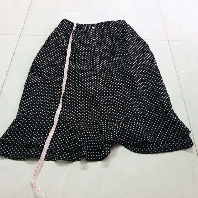 Pass váy đen chấm bi