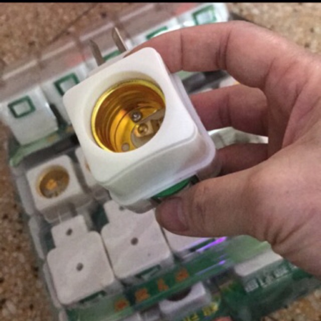 Đui đèn E27 có công tắc