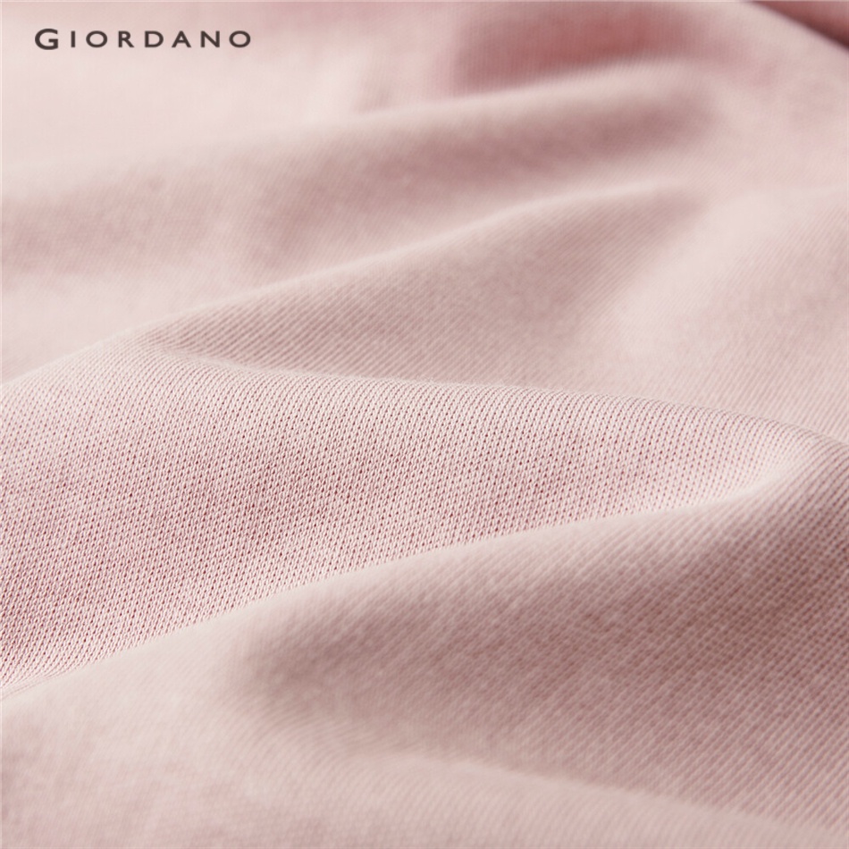 Áo thun Giordano 05322382 tay ngắn cổ tròn dáng rộng vải cotton 100% in chữ tiếng Anh sành điệu cho nữ