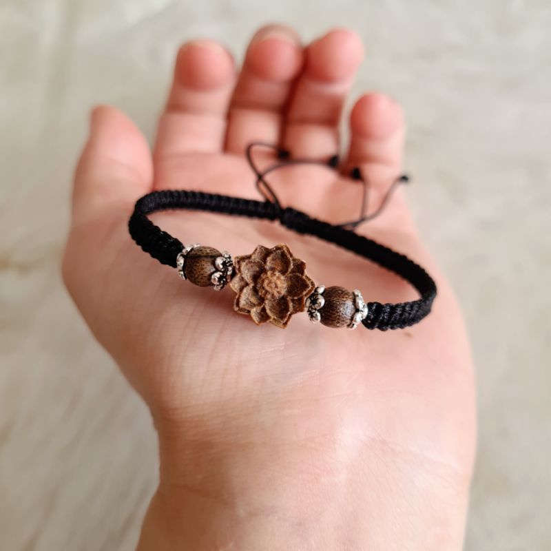 Vòng Chỉ Hoa Sen Trầm Hương - N27 | BigBuy360 - bigbuy360.vn