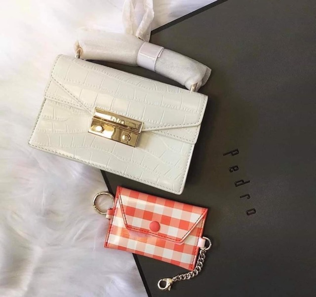 Túi trắng kèm móc ví