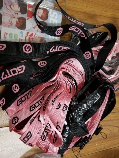 Namtag, strap GOT7, BTS, WANNA ONE, EXO, BLACKPINK, BT21, TWICE, IKON, Seventeen (kèm hook)
