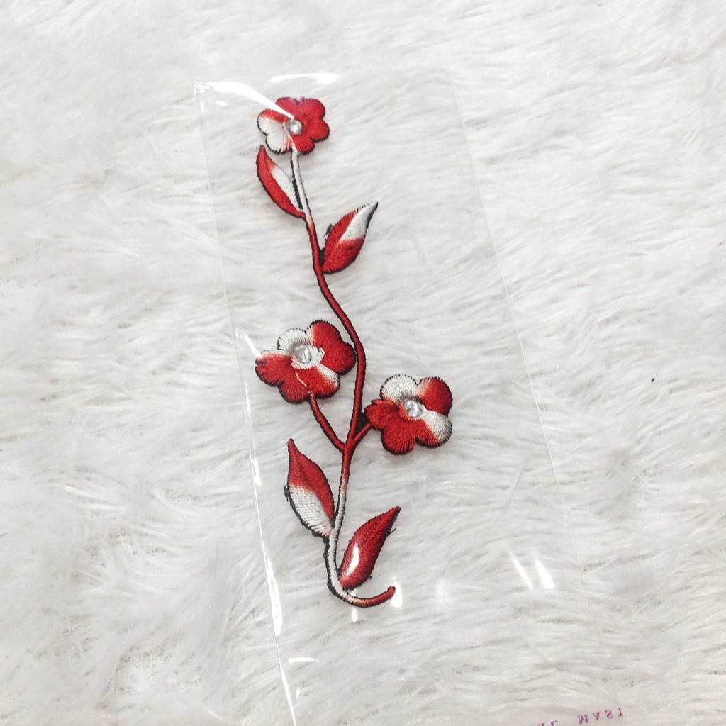 Hoa thêu cành mai đính đá chỉ lan nhiều màu kết trang phục dễ thương