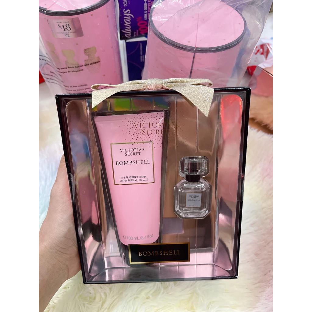 Set nước hoa và lotion Victoria's Secret Bombshell Holiday.