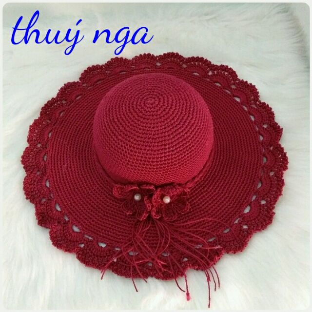Nón rộng vành đỏ đô