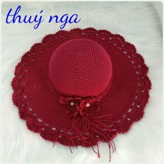 Nón rộng vành đỏ đô