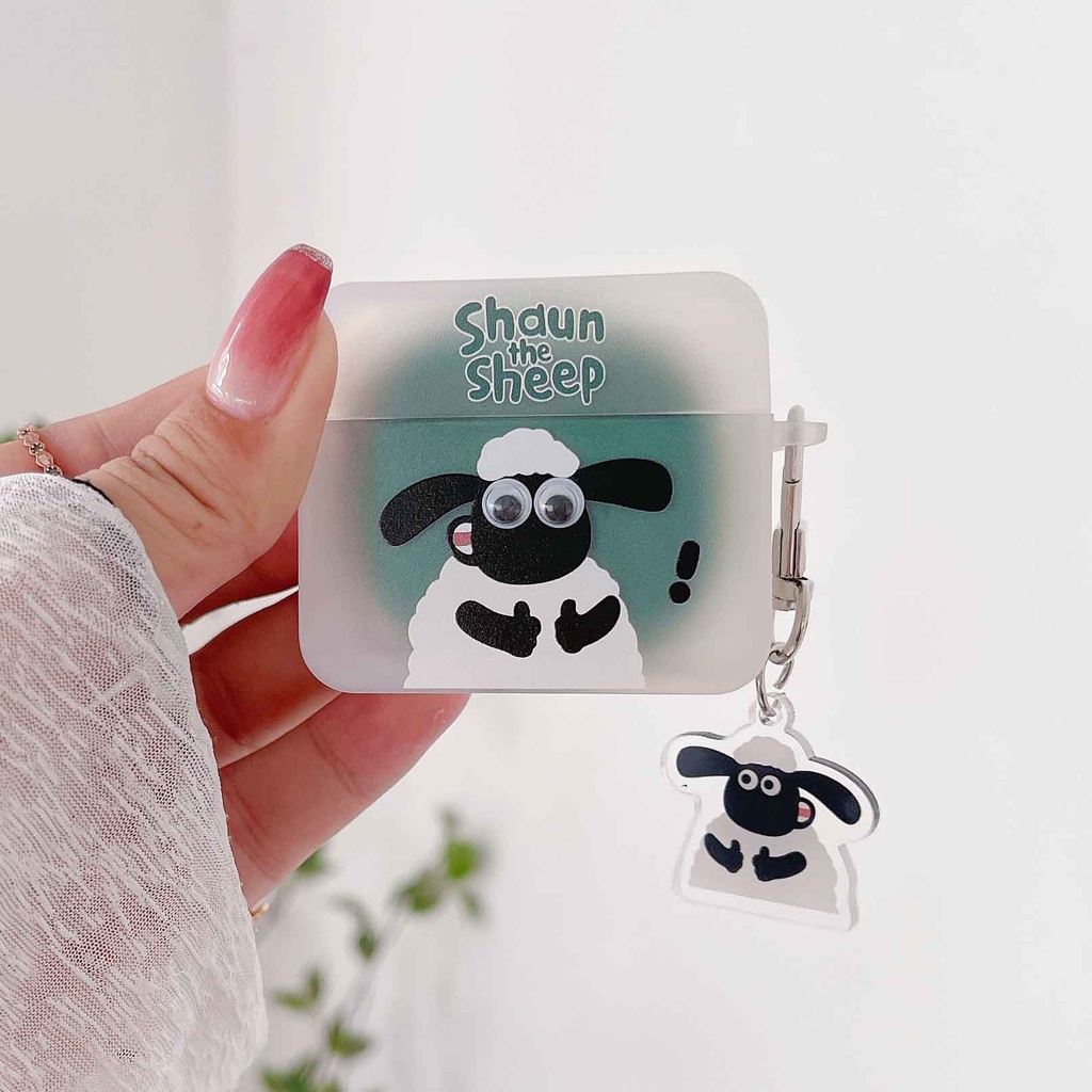 Vỏ Bảo Vệ Hộp Sạc Tai Nghe Airpods 1 / 2 / 3 / pro Hình Vuông Họa Tiết Chú Cừu Mắt Đen Dễ Thương Kèm Móc Tre