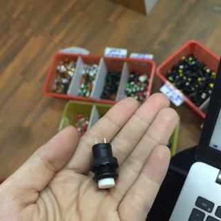 Nút nhấn giữ 2 chân, Nút nhấn đề phi 12, Nút nhấn đề phi 16, Nút PBS