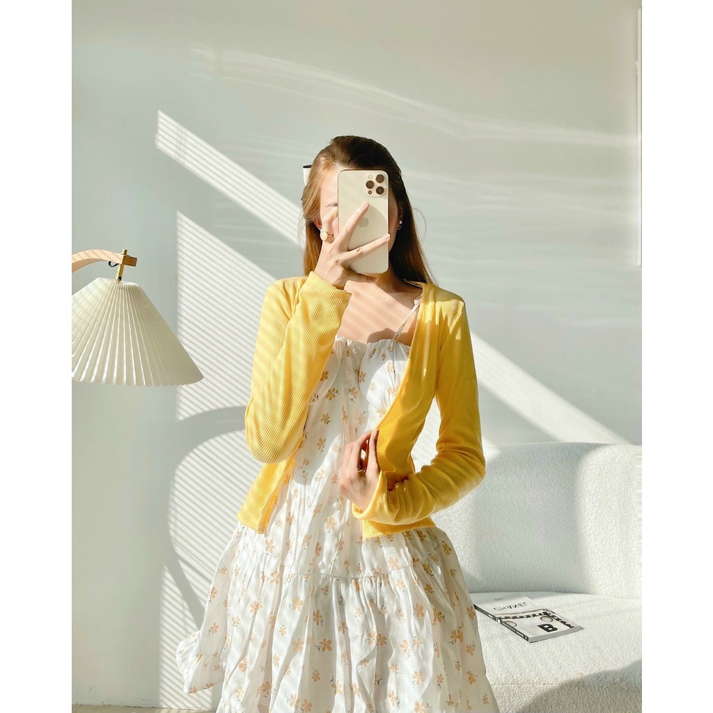 Set váy đầm hoa nhí hai dây dáng xòe kèm áo khoác cardigan, ba màu vàng, xanh, đỏ