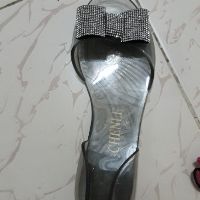 Giày nhựa đính đá