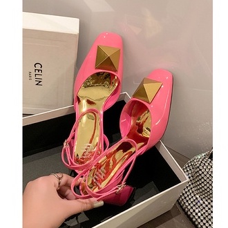 Giày cao gót mũi vuông đính đinh tán phong cách thời trang dành cho nữ