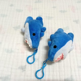Cá heo xanh móc khóa miniso