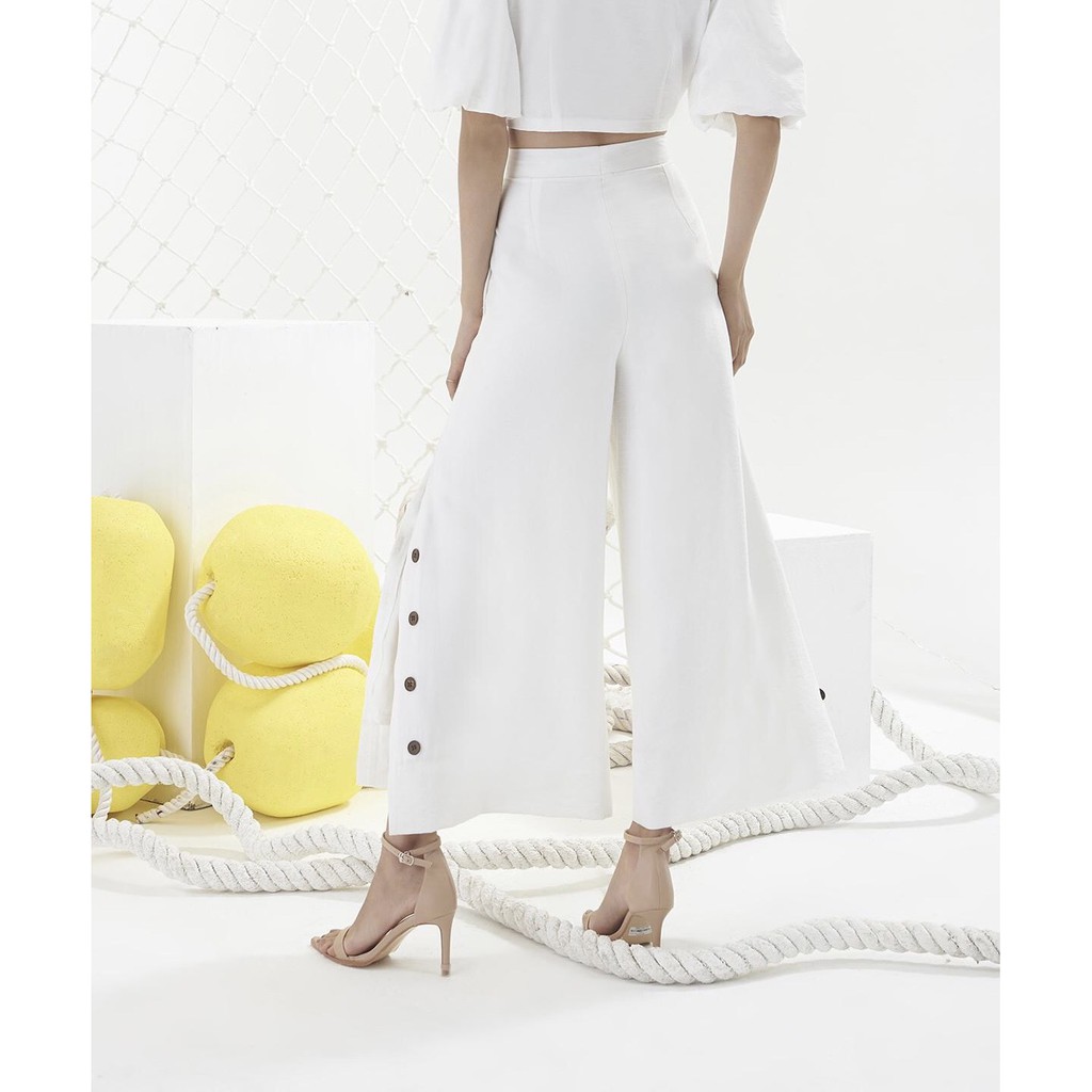 Quần Suông Trắng Phối Nút Gỗ Hai Bên - HOO DESIGN ( RESTOCK THƯỜNG XUYÊN )