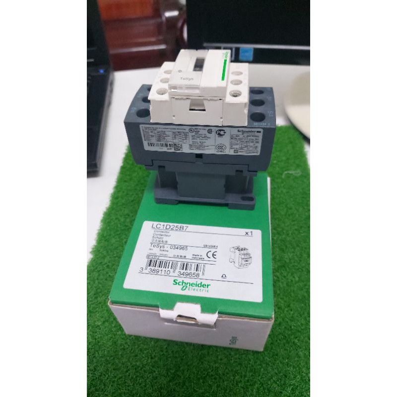 Khởi động từ LC1D25B7 3P 25A 415VAC, coil 24AC