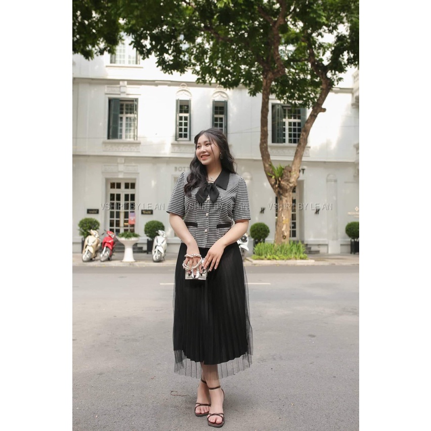 Áo kẻ ziczac cổ nơ đen