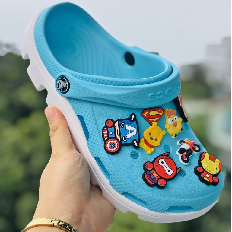 Dép cross màu xanh unisex đế răng cưa lượn sóng màu trắng cho nam và nữ