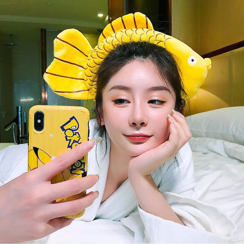 Cài tóc rửa mặt trang điểm cá chép vàng 4D dễ thương