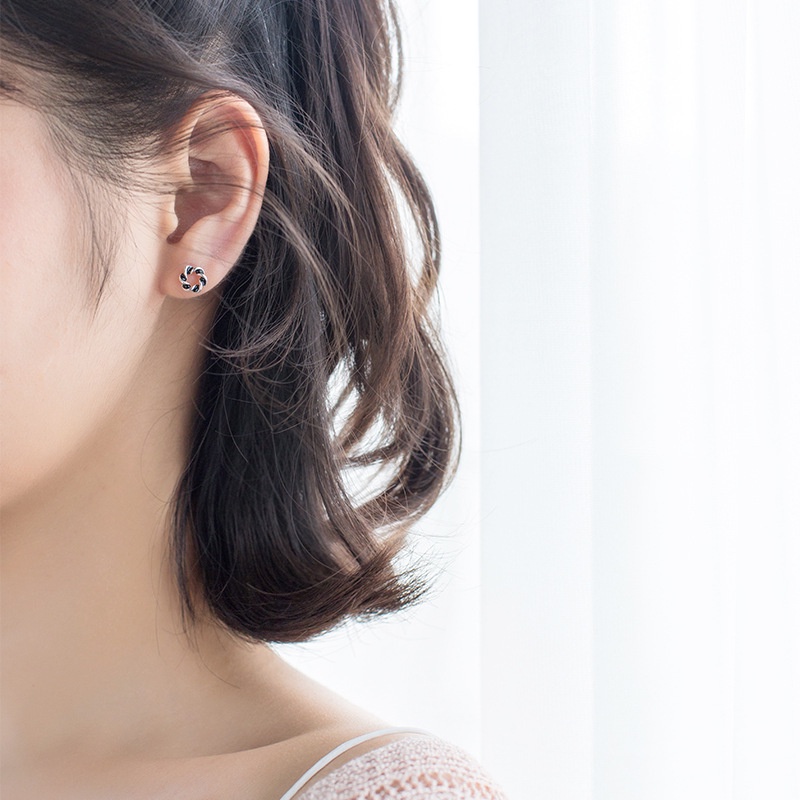 Khuyên Tai Hình Hoa Nhỏ Xinh Màu Đen Phong Cách Hàn Quốc Thời Trang Cho Nữ