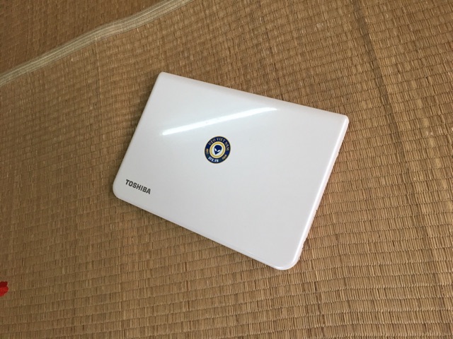 Laptop Toshiba L40 trắng đẹp tinh khôi văn phòng sang trọng | BigBuy360 - bigbuy360.vn