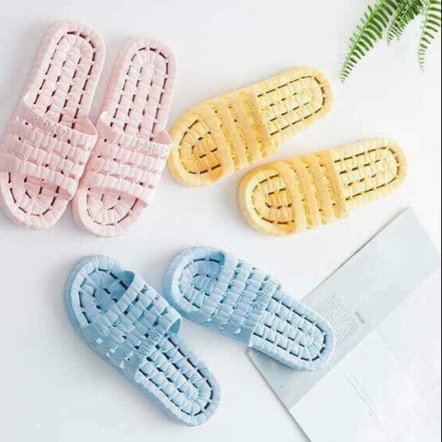 Dép nhựa dẻo Đế chống trơn trượtMàu sắc nét Bền - rẻ - đẹp Thiết kế mới nhất theo yêu cầu sx của HànĐi trong nhà nhẹ.