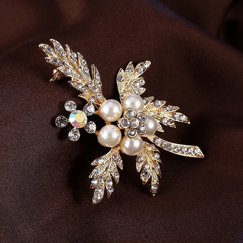 Ghim cài áo hình lá cây đính đá và ngọc trai nhân tạo phong cách Hàn Quốc mới