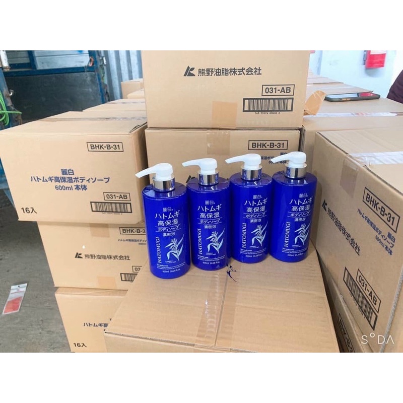 𝗦𝘂̛̃𝗮 𝘁𝗮̆́𝗺 𝗛𝗮𝘁𝗼𝗺𝘂𝗴𝗶 𝗡𝗵𝗮̣̂𝘁 𝗕𝗮̉𝗻 -  dưỡng ẩm trắng da chiết xuất hạt ý dĩ 600ml