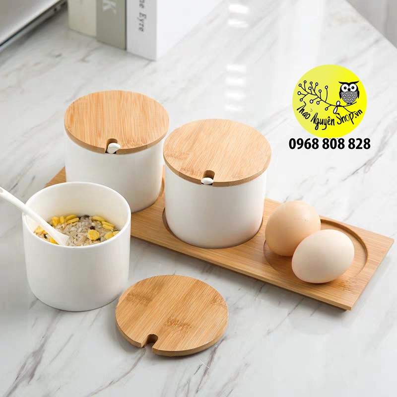 Bộ 3 hũ sứ đựng gia vị kèm khay gỗ-T3A3