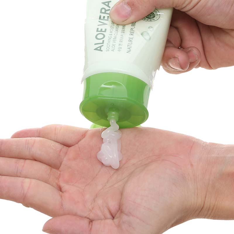 Kem tẩy trang cho mọi loại da Hàn Quốc Nature Republic Soothing &amp; Moisture Aloe Vera Cleansing Gel Cream 150ml Quatangme