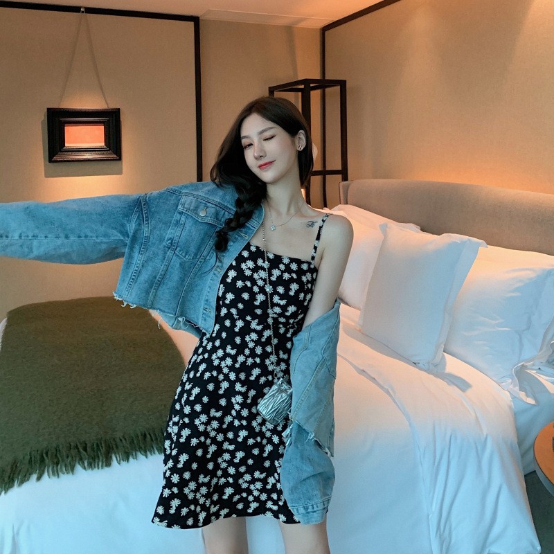 Váy hai dây hoa nhí xòe ngắn gợi cảm mùa hè Hàn Quốc chất liệu mát mẻ thoải mái Ngão Clothing | BigBuy360 - bigbuy360.vn