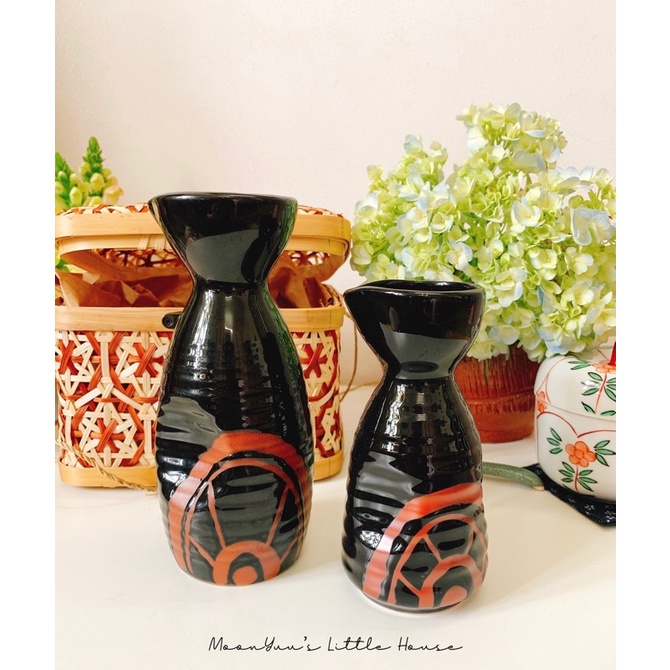 Bình sake đen