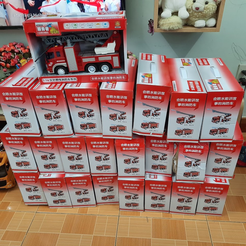 Đồ chơi xe ô tô cứu hỏa phun được nước có đèn và âm thanh xe mô hình tỉ lệ 1:16