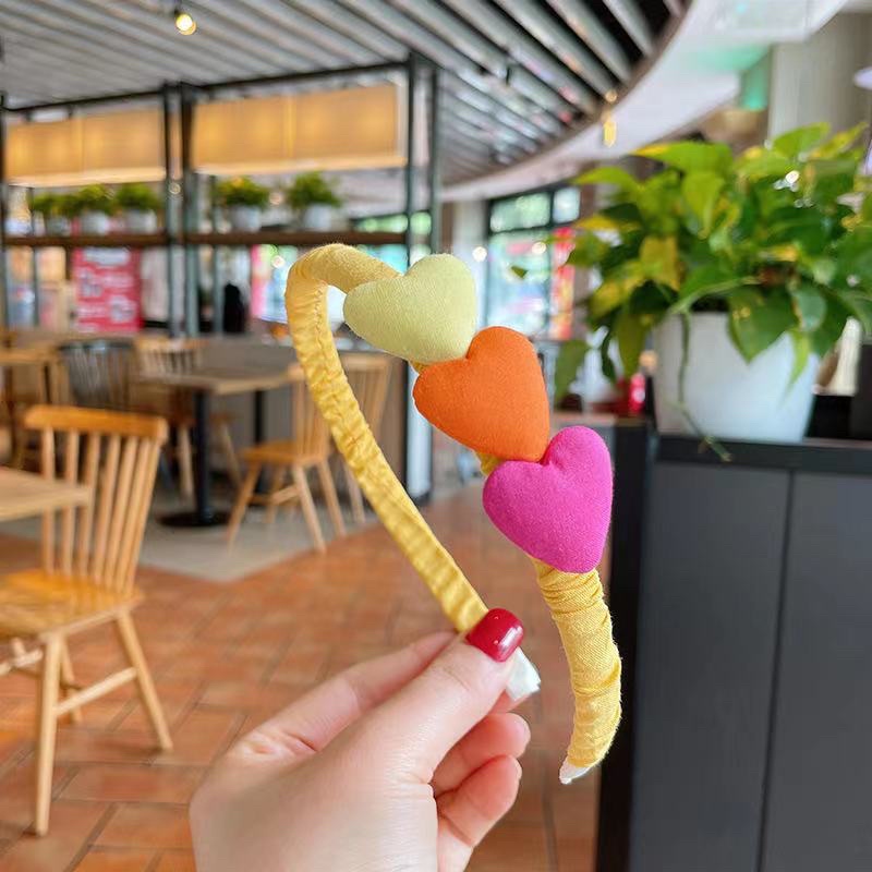 Bờm vải nhún trái tim cho bé gái