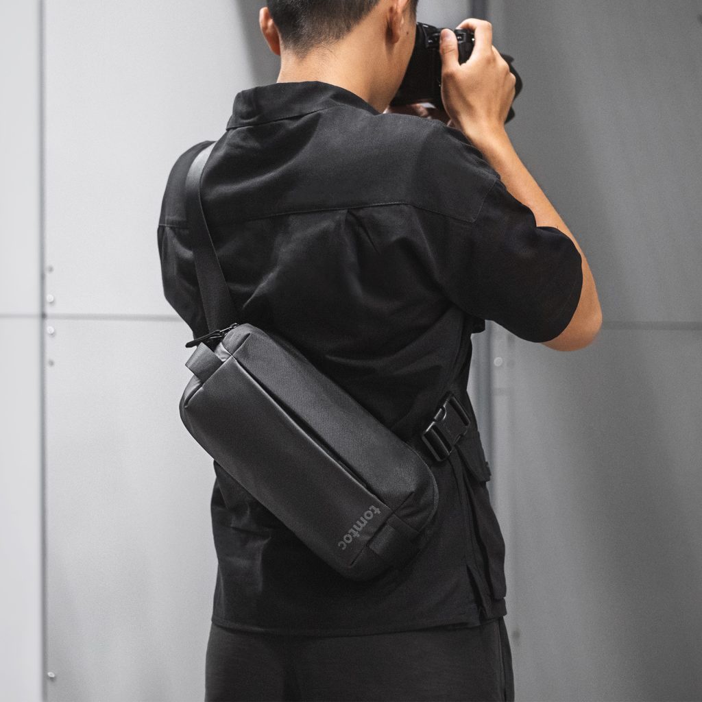 Túi đeo chéo Tomtoc LightWeight Codura Sling Bag Black - H02 A04D ( 4 màu )
