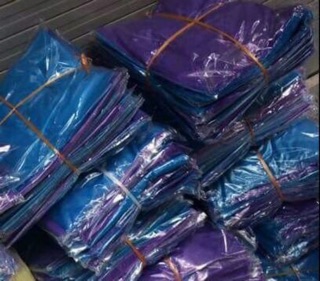Ủng đi mưa 100d giá 400k