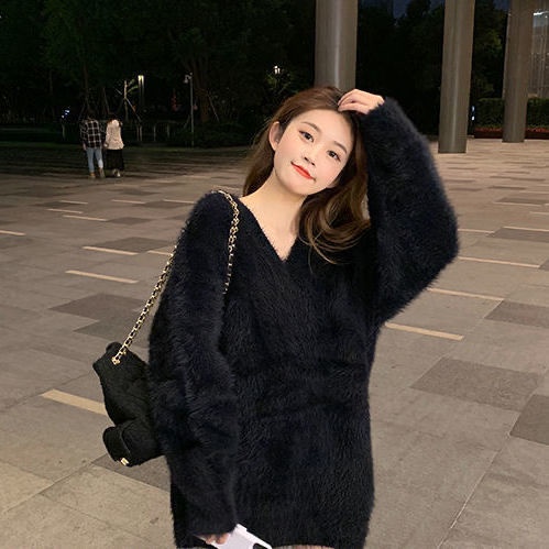 Áo khoác len cổ chữ V màu đen thời trang nữ tính