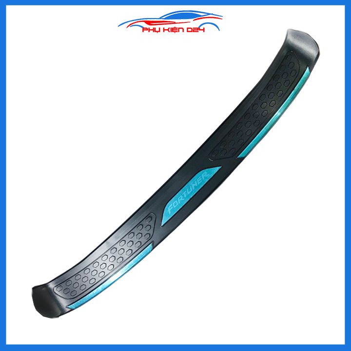 Ốp chống trầy cốp ngoài nhựa đen Fortuner 2017-2018-2019-2020-2021-2022-2023 mẫu 1 chống xước trang trí xe