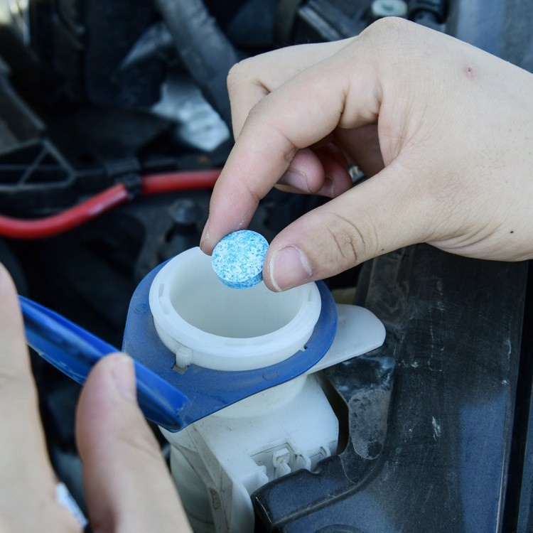 Viên sủi rửa kính làm sạch kính lái gạt mưa xe ô tô, xe hơi pha với 4L nước