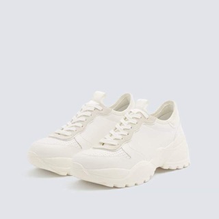 Giày pull and bear trắng