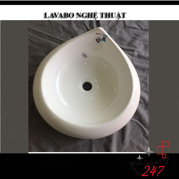 Chậu rửa lavabo hình cánh hoa với thiết kế nhỏ gọn độc đáo phù hợp với nhiều không gian .