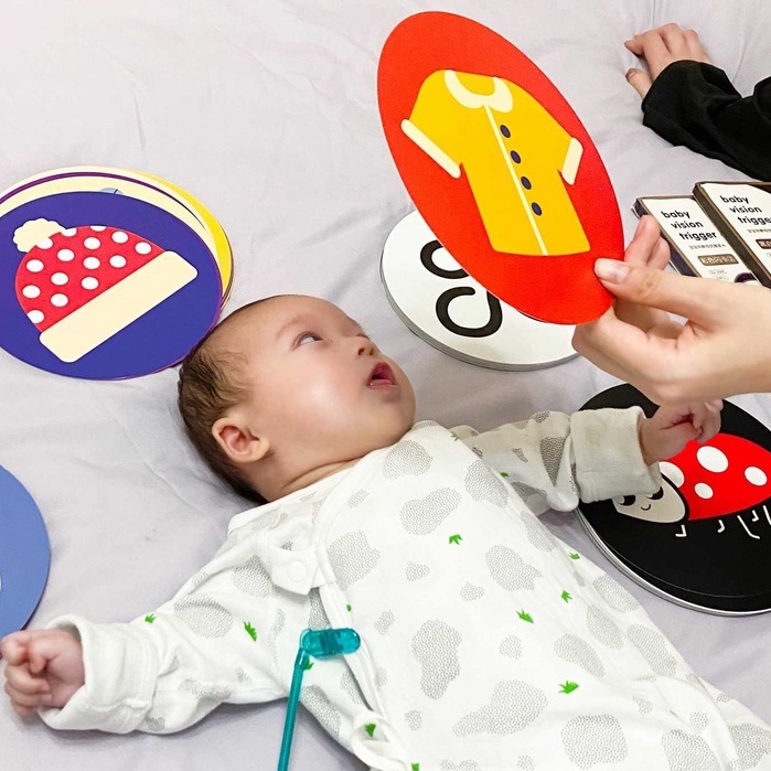 Bộ tranh kích thích thị giác cho bé sơ sinh giúp bé phát triển toàn diện