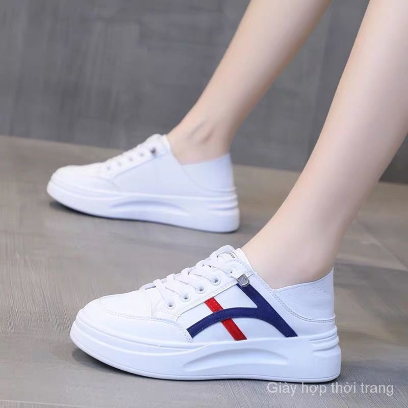 Fashionable white sports shoes for women