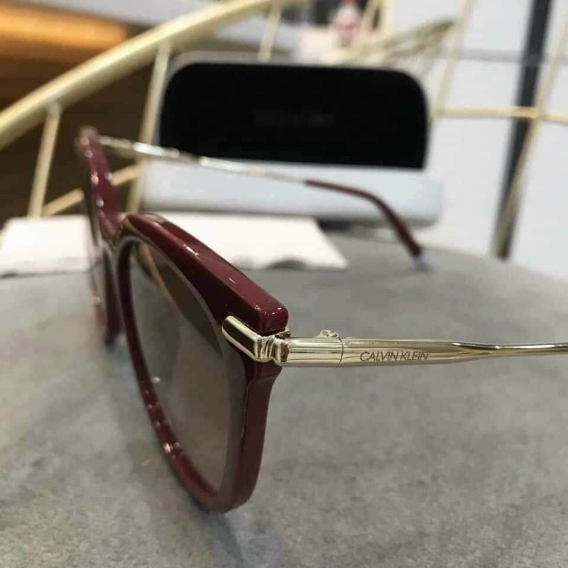 Kính CK sang chảnh màu tôn da