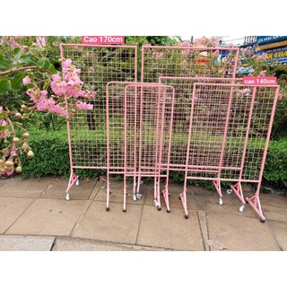 Khung lưới có chân màu hồng